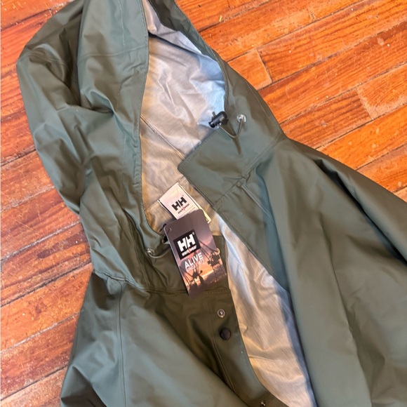 Helly Hansen Men's Olive Raincoat - Picture 5 of 6